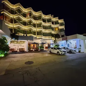 מלון Plaza