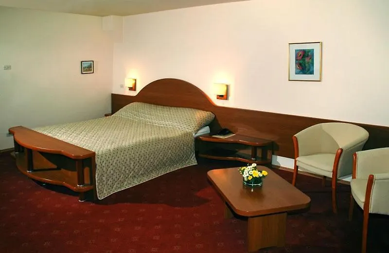 Hotel Irisa Bukarest 4*,
