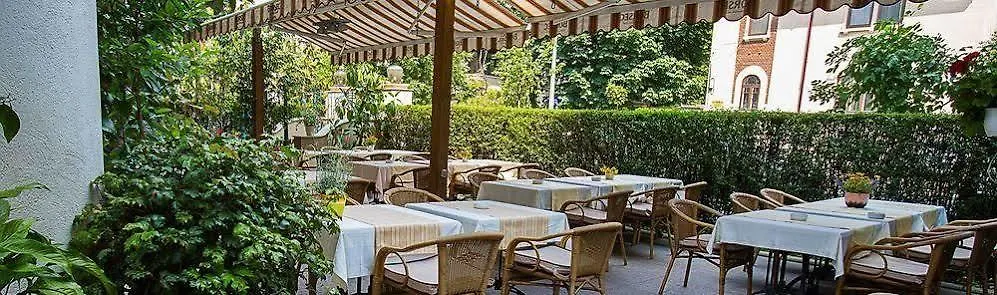 Hotel Irisa Βουκουρέστι 4*,